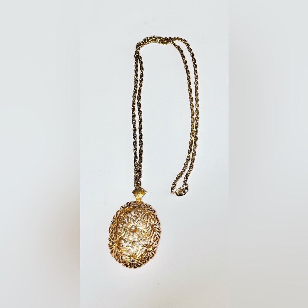 Vintage Monet Gold Tone Daisy Pendant Statement Necklace